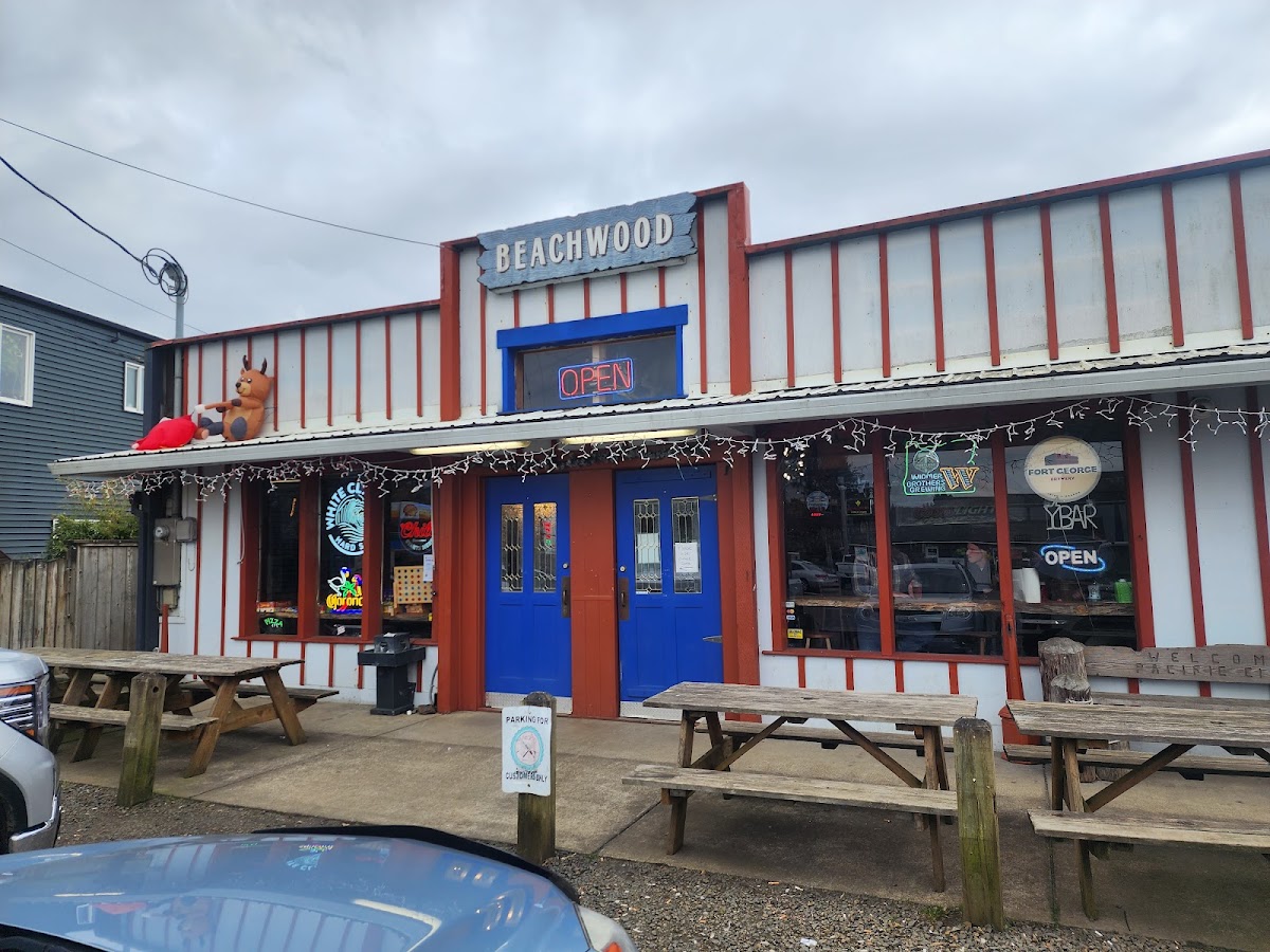 Meg's Beachwood Bar and Grill